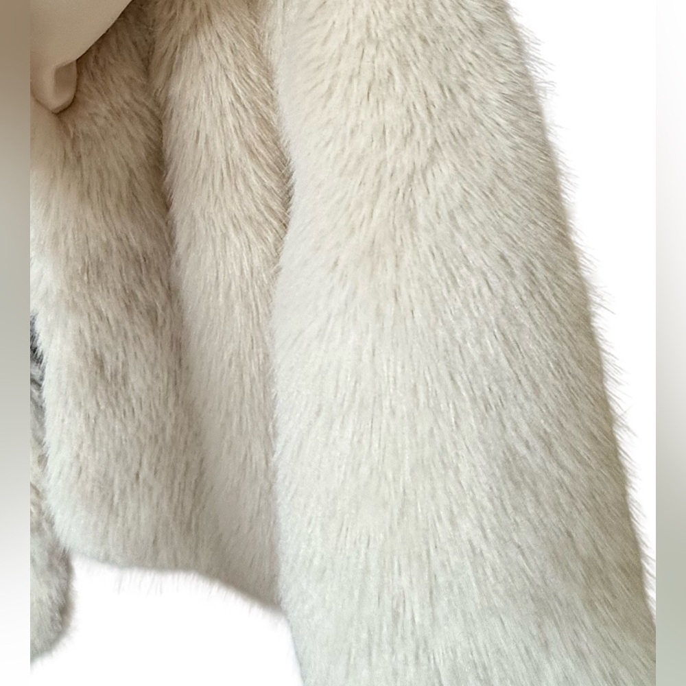 AKIRA NWT Stunning Cream Faux Fur Collared Cropped Lined Teddy Jacket (0723) - Picture 4 of 13